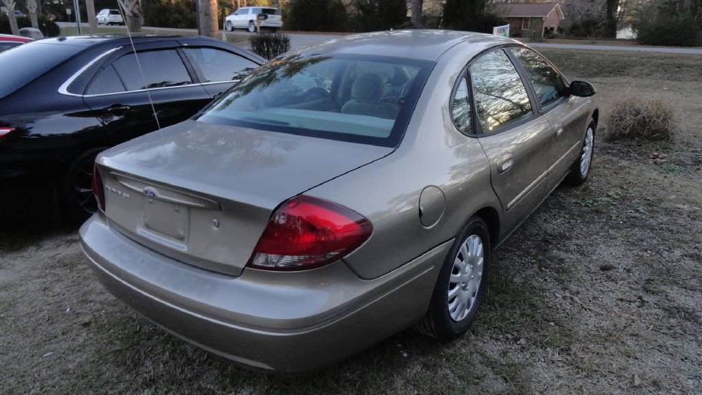 Used 2004 Ford Taurus SE image 6