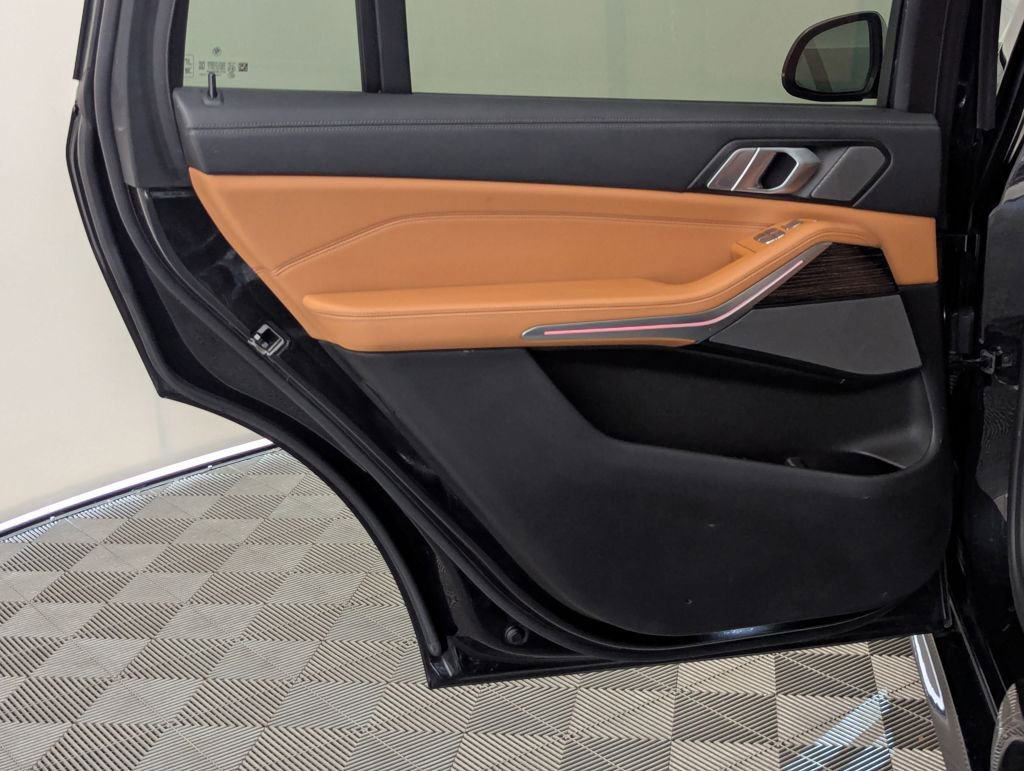 Used 2021 BMW X7 M50i image 96