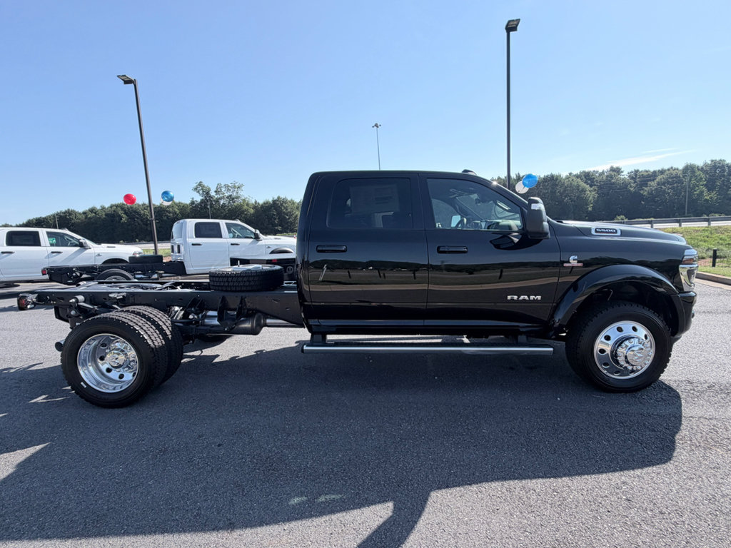 New 2026 RAM 5500 4x4 Crew Cab w/ Laramie Trim Package image 4