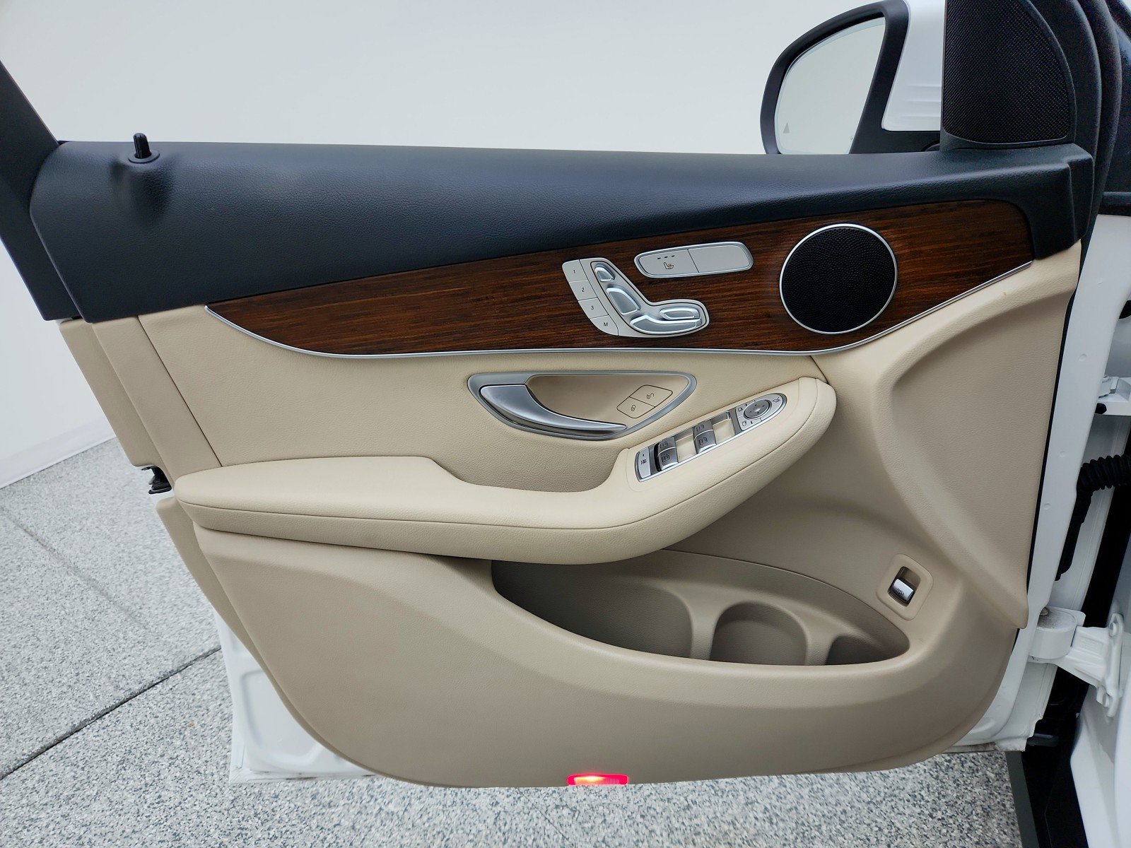 Certified 2022 Mercedes-Benz GLC 300 image 25
