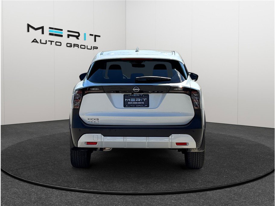Used 2025 Nissan Kicks SV image 8