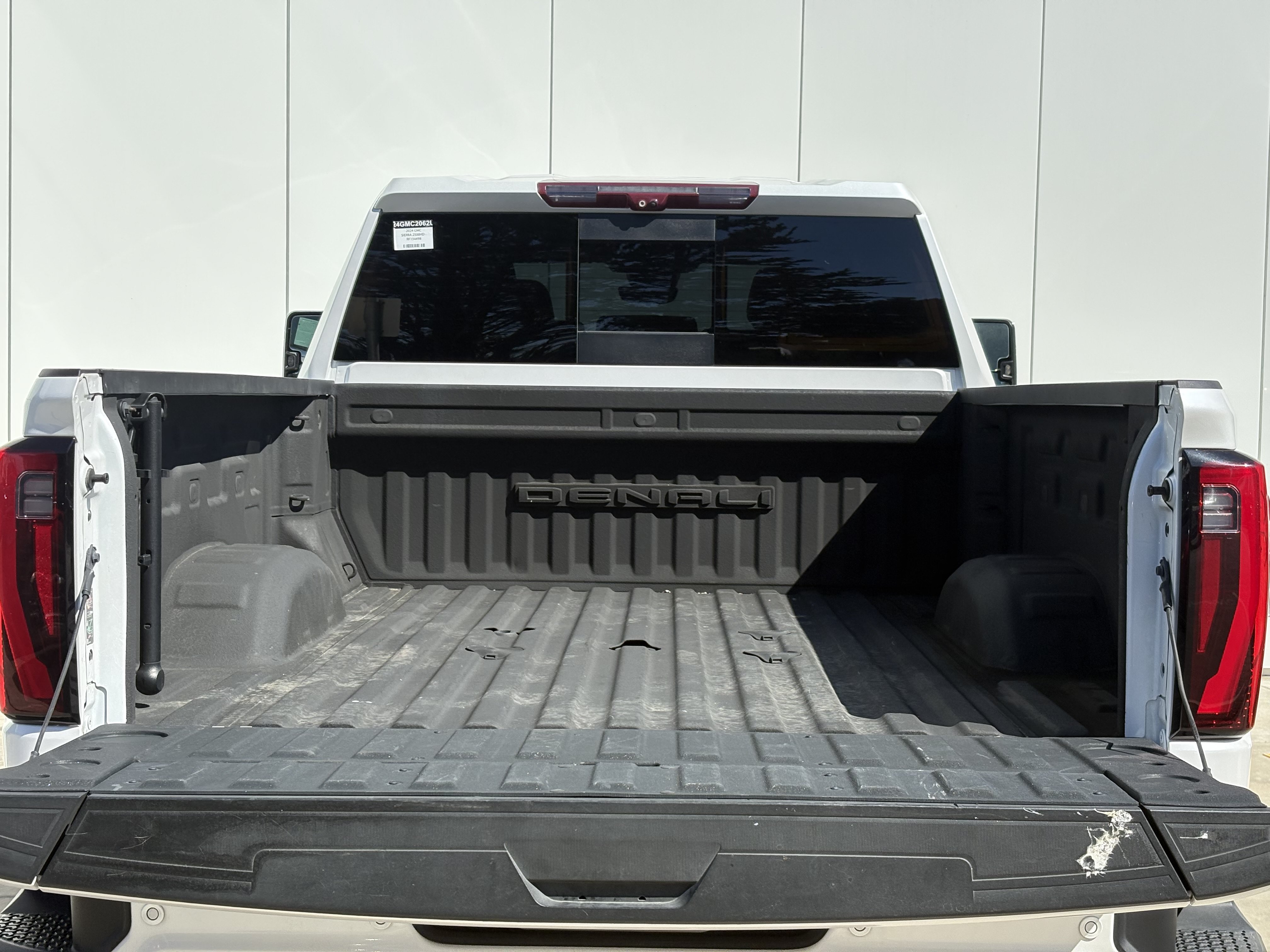 Used 2024 GMC Sierra 2500 Denali w/ Technology Package AWD/4WD image 9