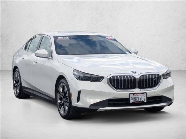 Used 2025 BMW i5 eDrive40i w/ Premium Package image 3