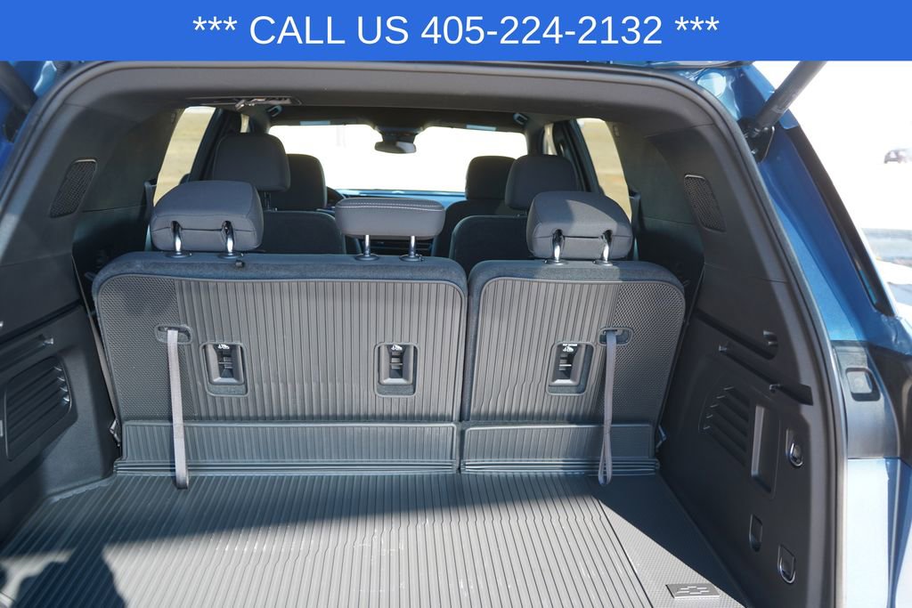 Used 2025 Chevrolet Traverse LT image 28