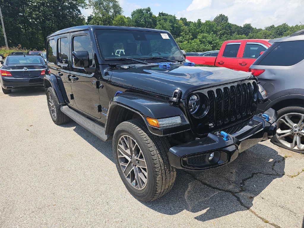 Used 2022 Jeep Wrangler Unlimited Sahara AWD/4WD image 3
