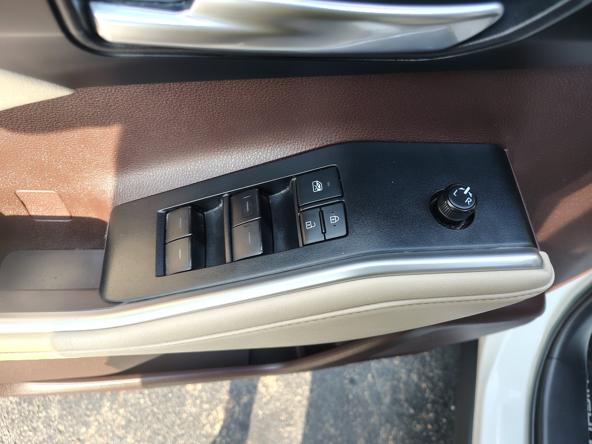 Used 2020 Toyota Highlander XLE AWD/4WD image 20