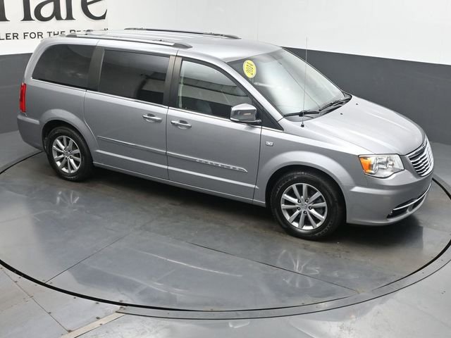 Used 2014 Chrysler Town & Country Touring-L image 38