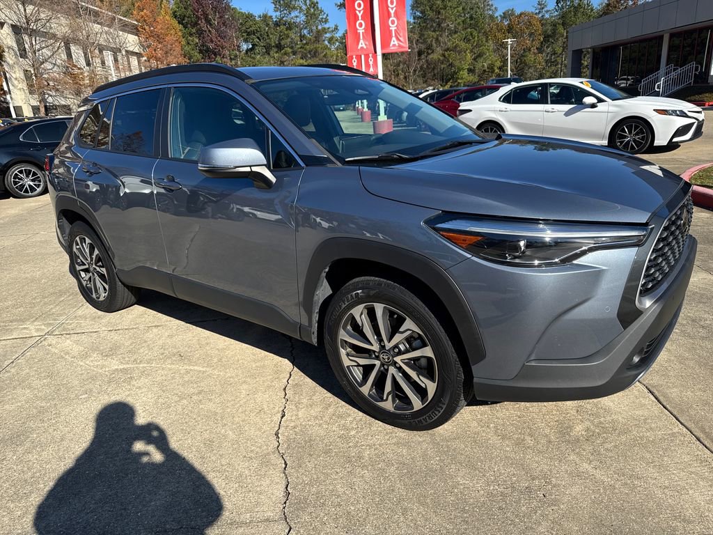 Certified 2023 Toyota Corolla Cross XLE image 9