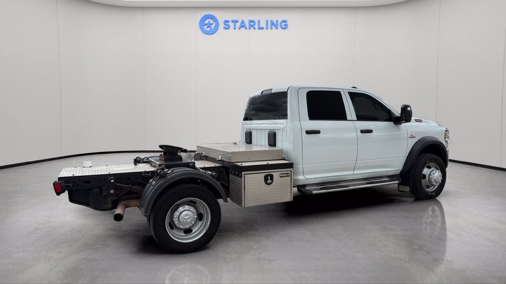 Used 2024 RAM 5500 Tradesman w/ Chrome Appearance Group AWD/4WD image 9