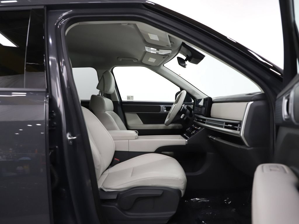 Used 2025 Hyundai Santa Fe SEL AWD/4WD image 12