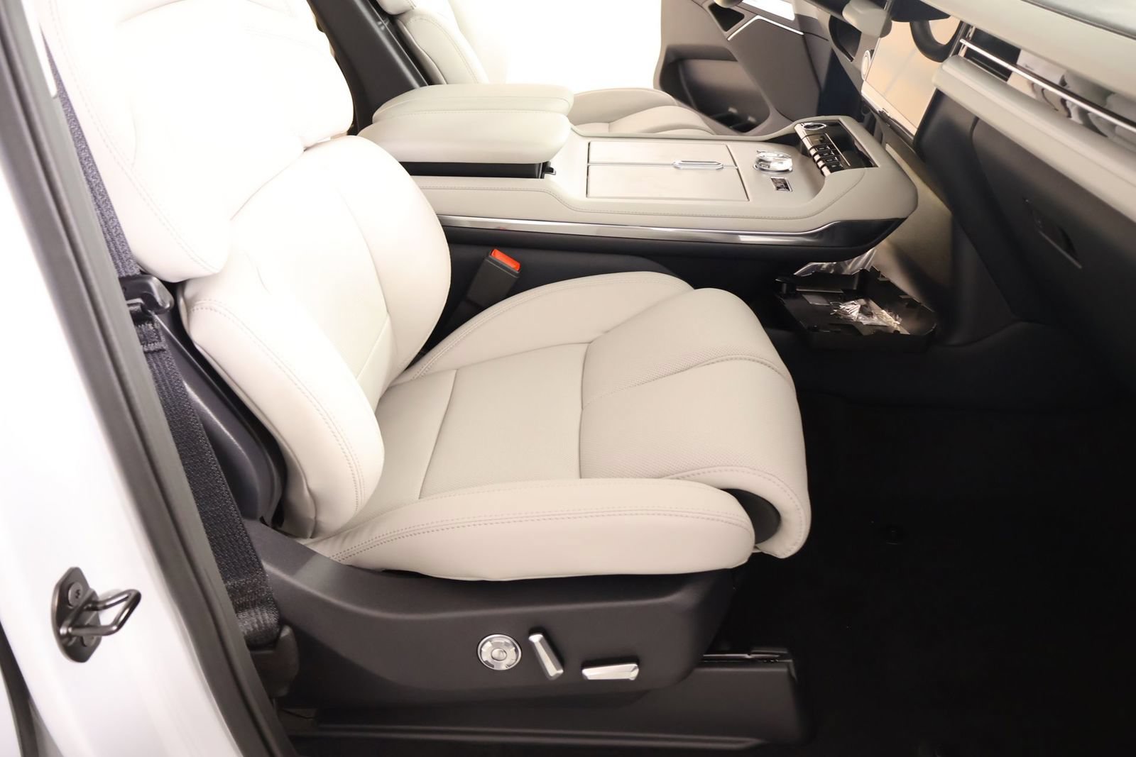 New 2026 Lincoln Navigator Premiere AWD/4WD image 15