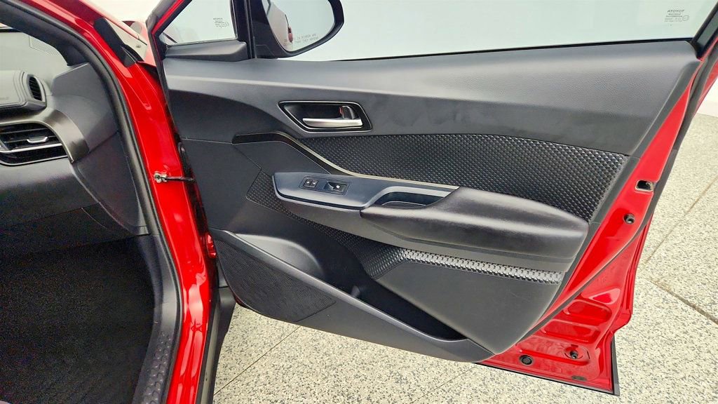 Used 2019 Toyota C-HR LE FWD image 24