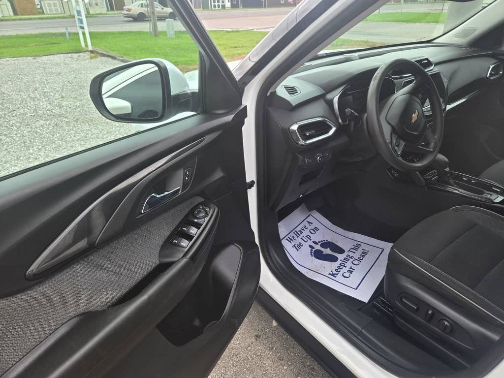 Used 2022 Chevrolet TrailBlazer LT FWD image 6