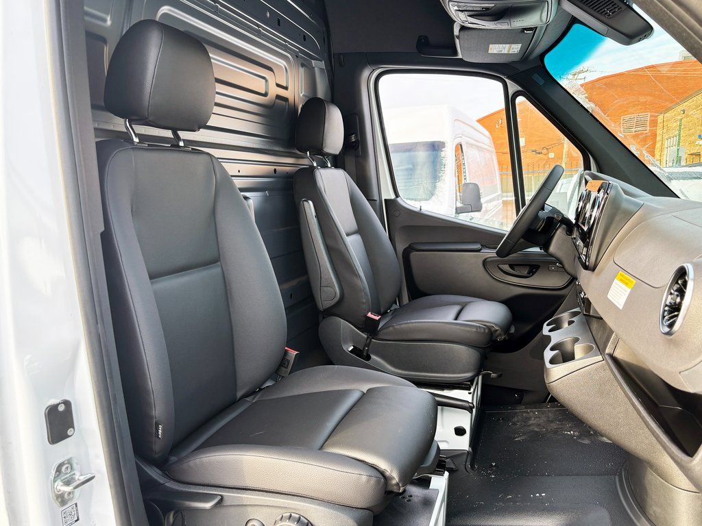 Used 2026 Mercedes-Benz Sprinter 2500 image 19