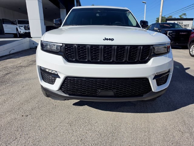Used 2024 Jeep Grand Cherokee Limited w/ Black Appearance Package AWD/4WD image 8
