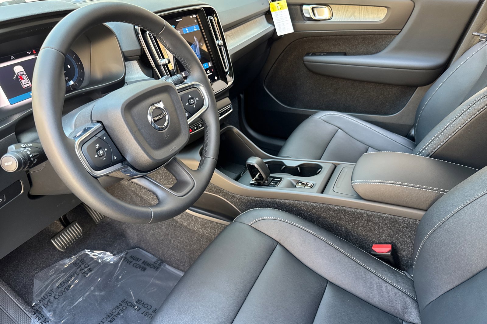 New 2025 Volvo XC40 B5 Core w/ Protection Package Premier image 8