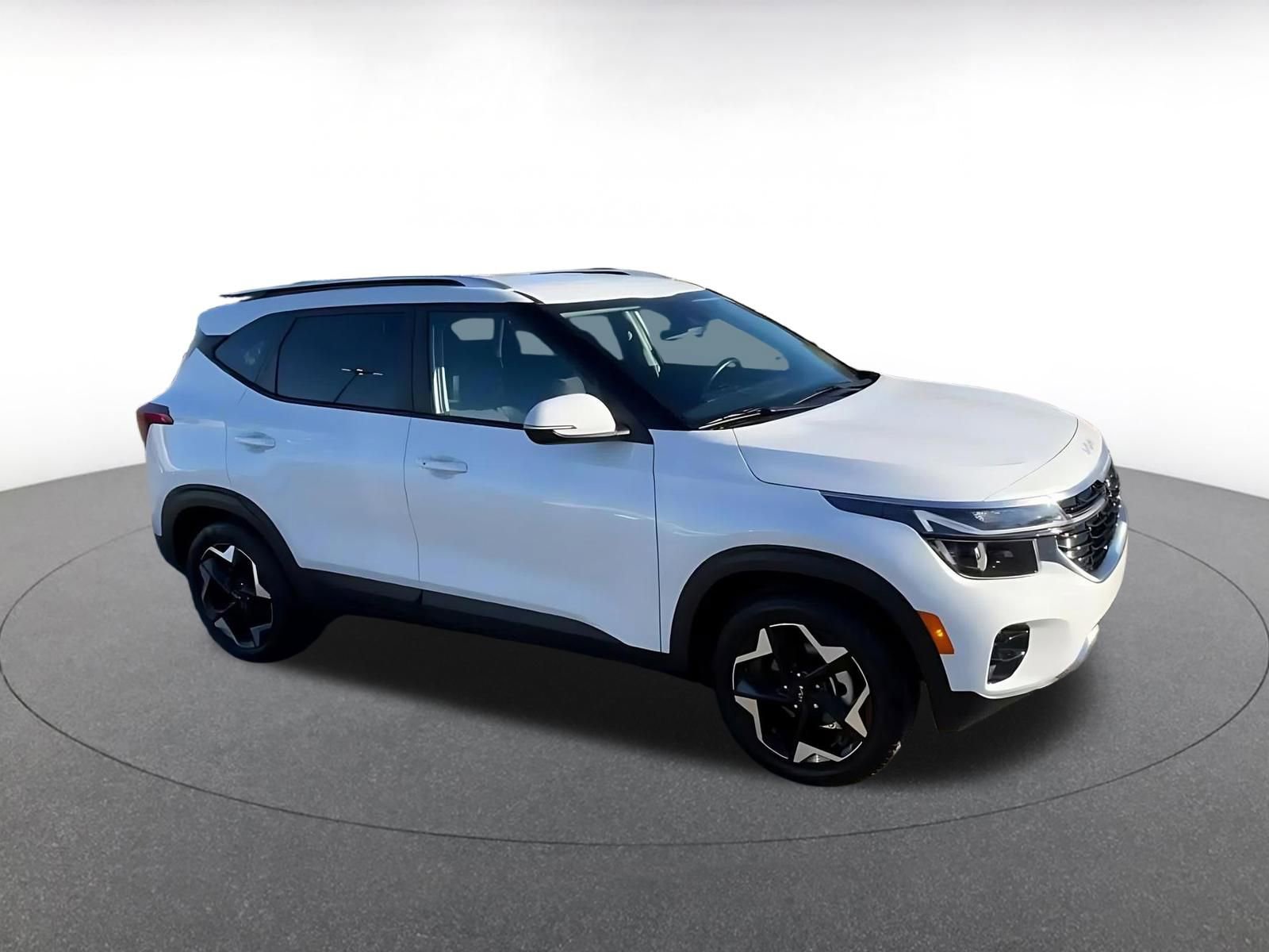 Used 2025 Kia Seltos S FWD image 2