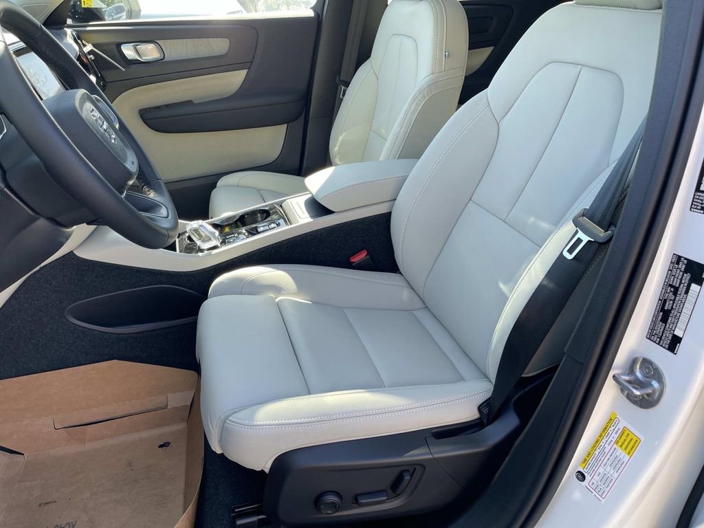 New 2026 Volvo XC40 B5 Plus w/ Protection Package Premier image 20