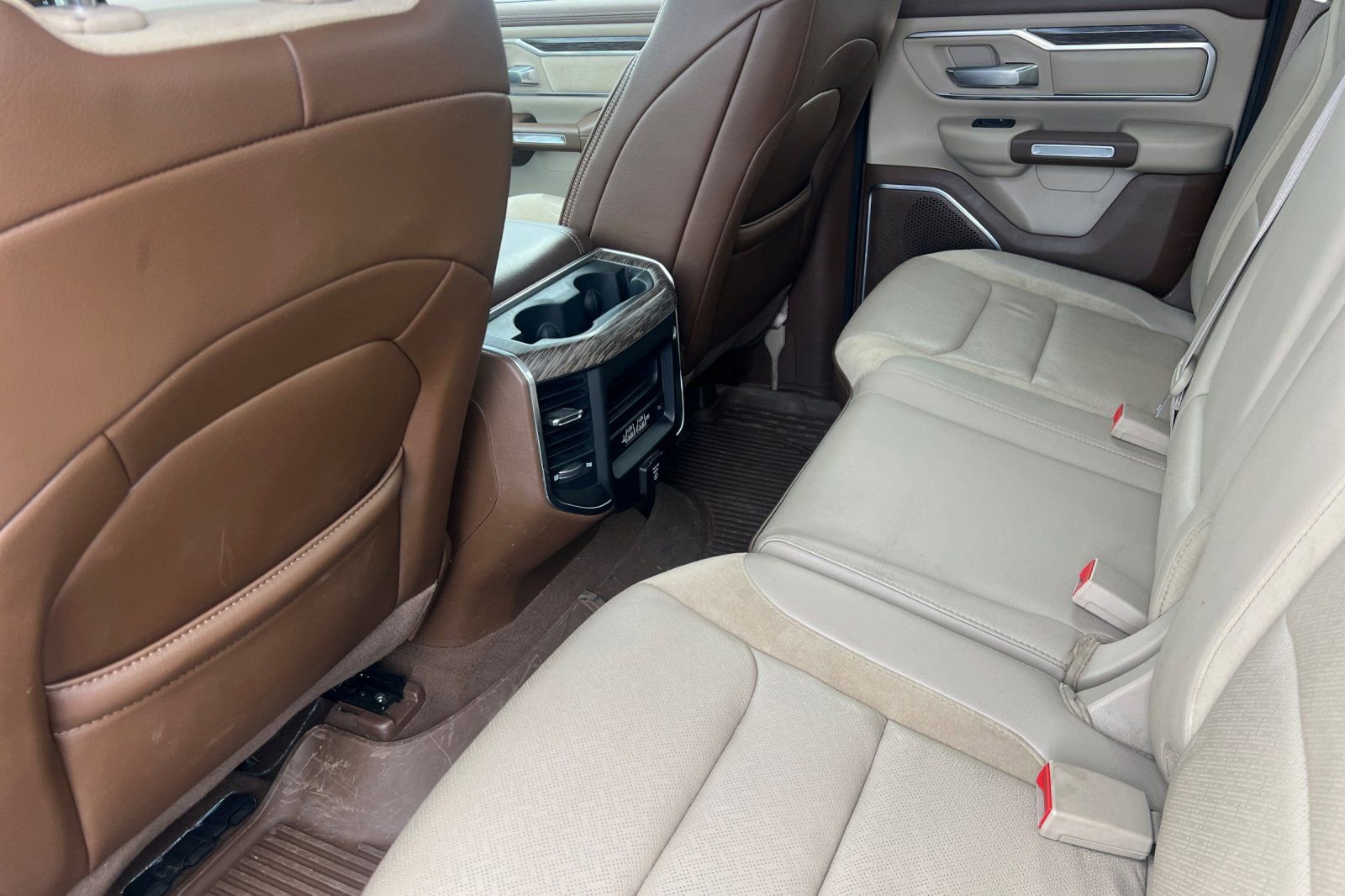 Used 2019 RAM 1500 Laramie image 9