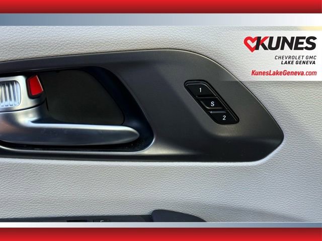 Used 2024 Chrysler Pacifica Touring-L image 23