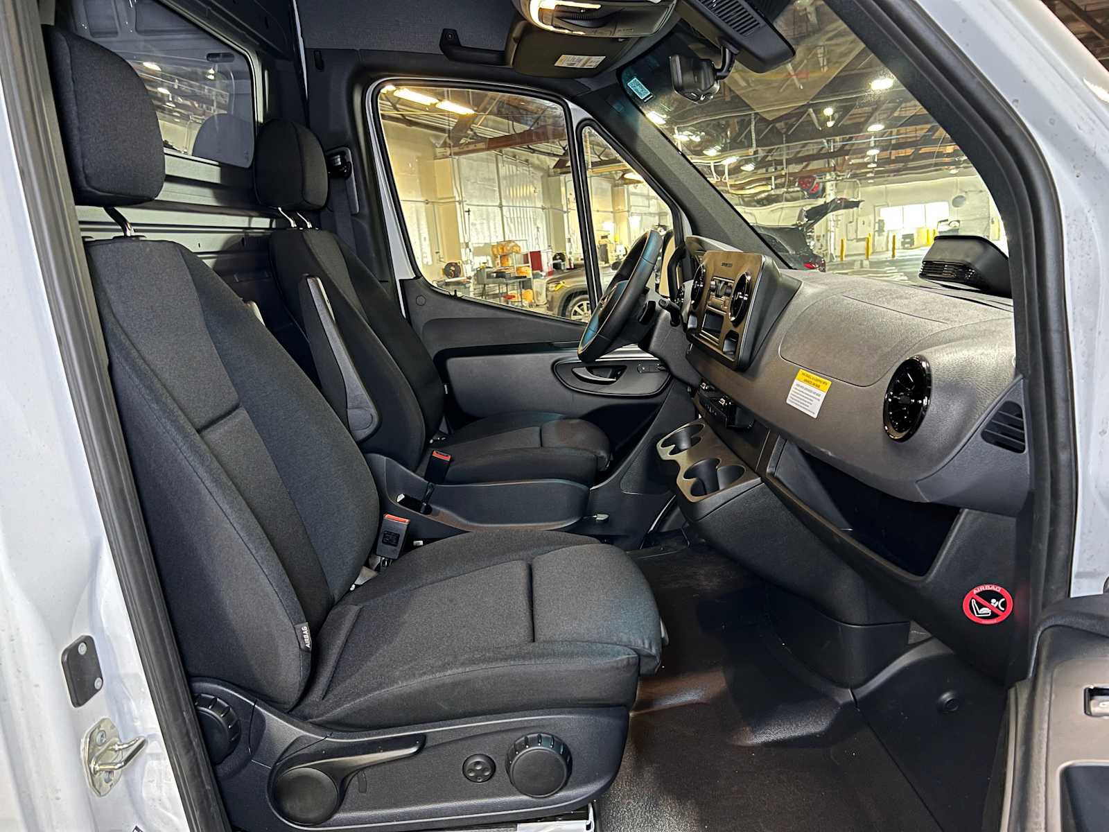 Used 2025 Mercedes-Benz Sprinter 2500 image 11