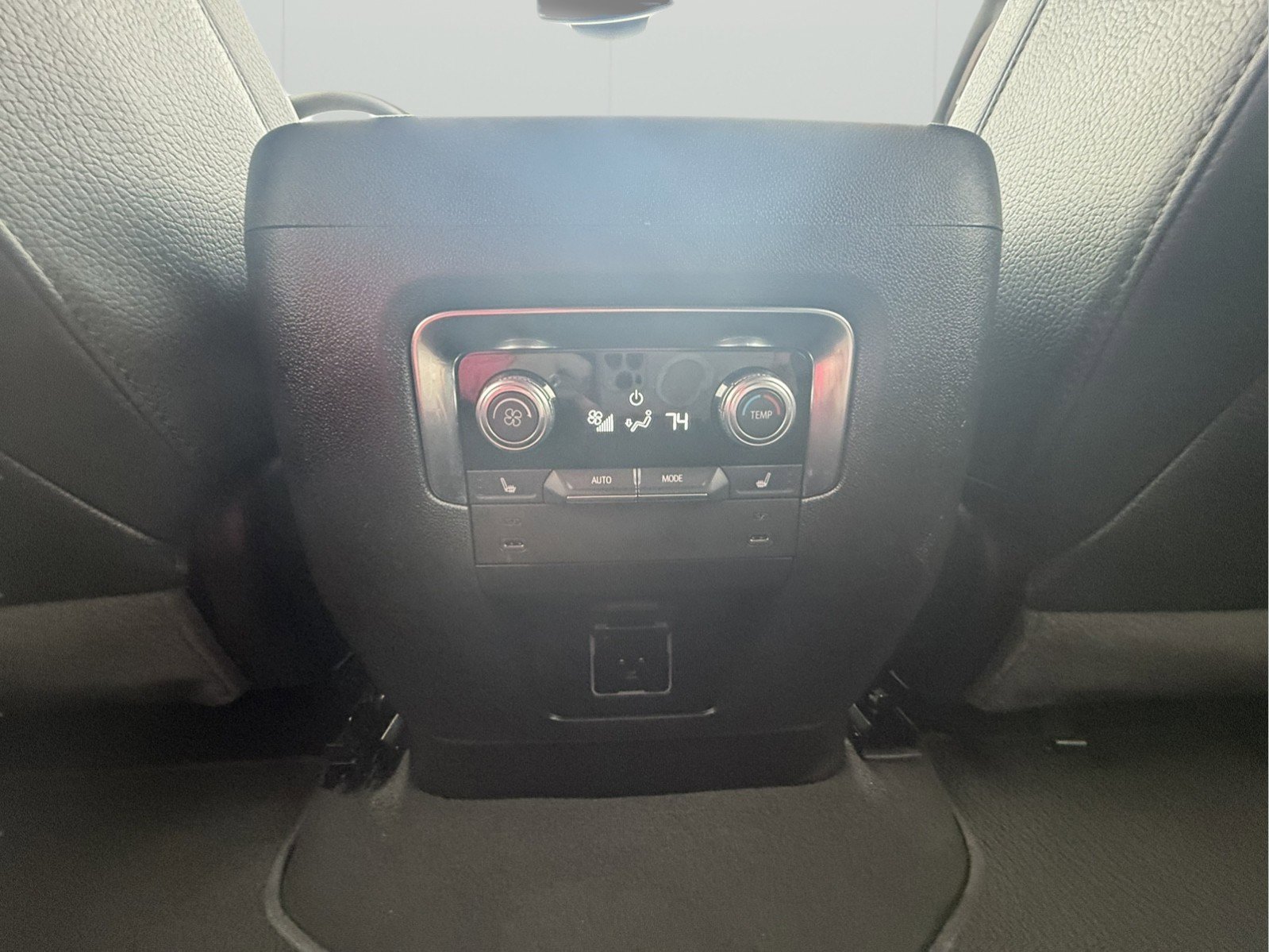 Used 2025 GMC Yukon Denali image 29