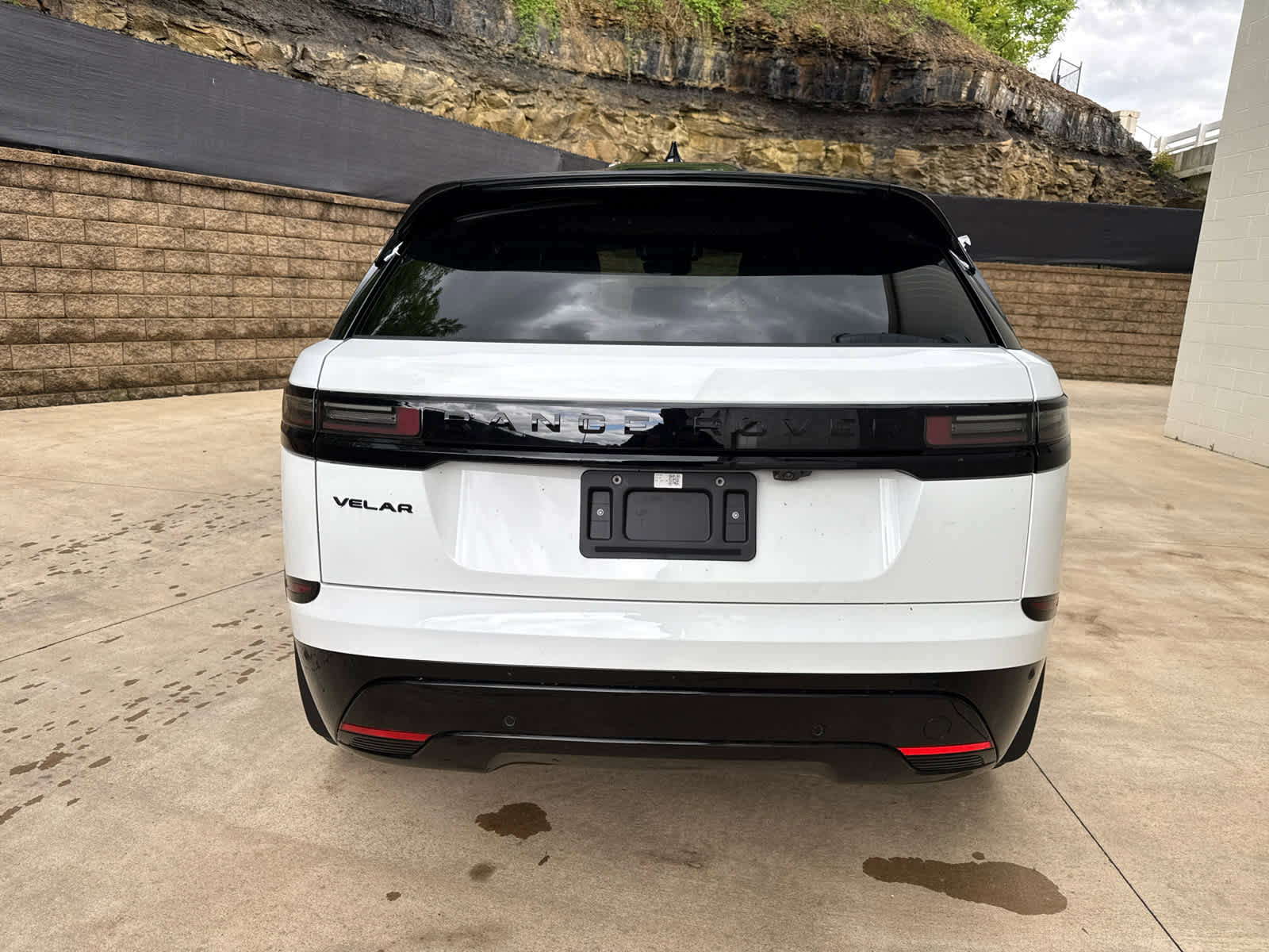 New 2026 Land Rover Range Rover Velar Dynamic SE image 4