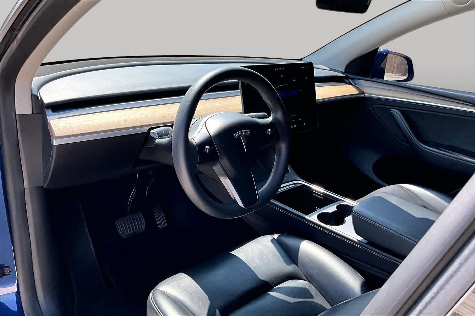 Used 2023 Tesla Model Y Long Range AWD/4WD image 28