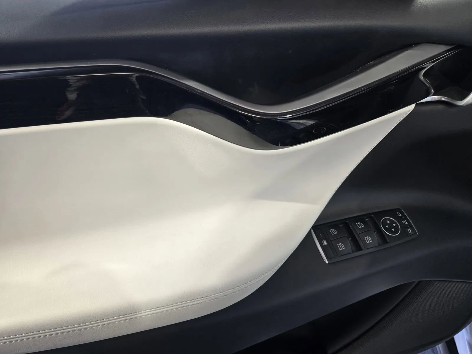 Used 2018 Tesla Model X 75D image 12