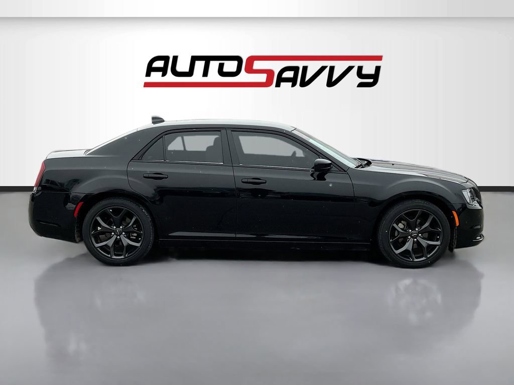 Used 2023 Chrysler 300 Touring w/ Safetytec Plus Group image 8