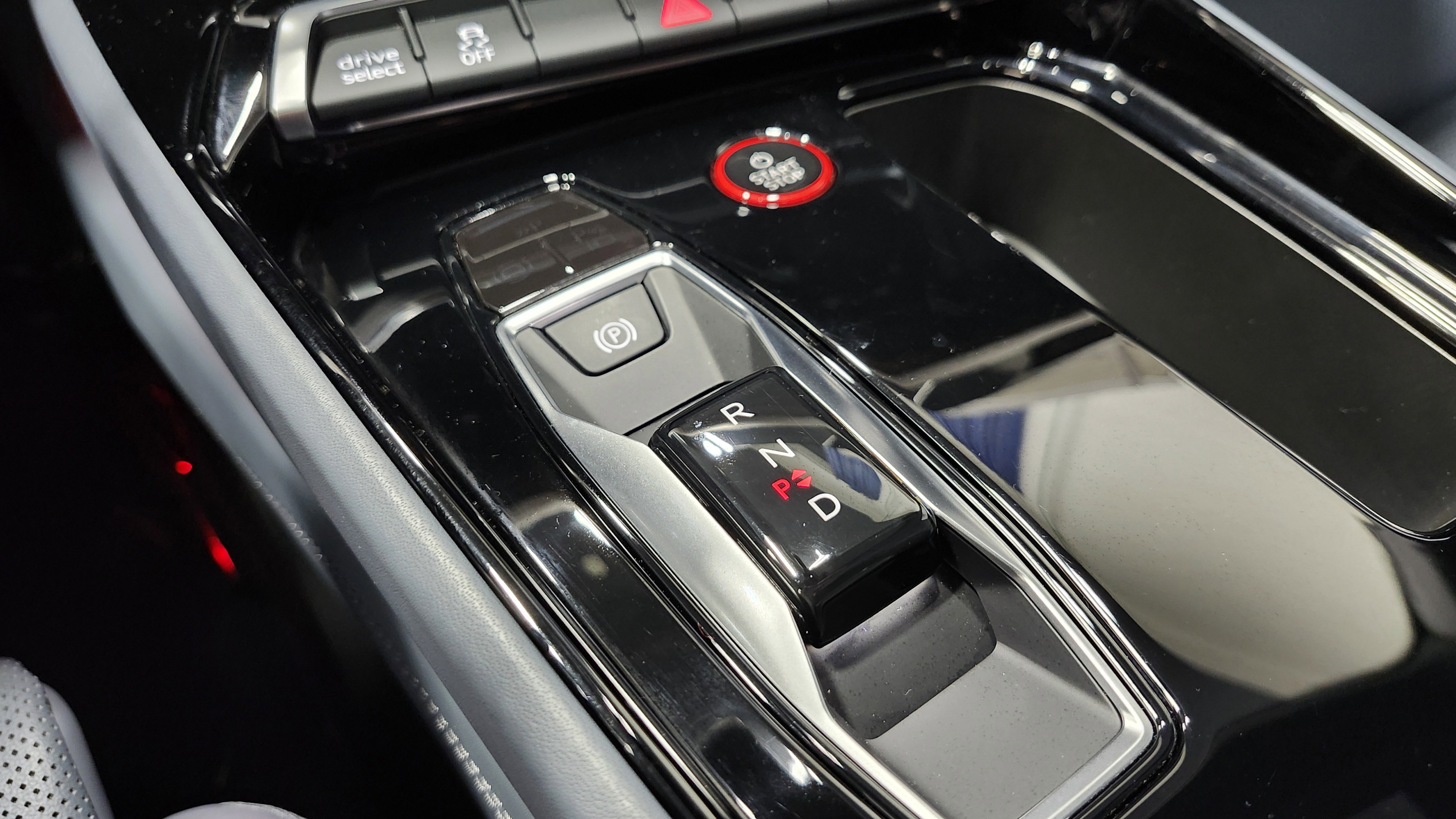 Used 2024 Audi e-tron GT Premium Plus image 35