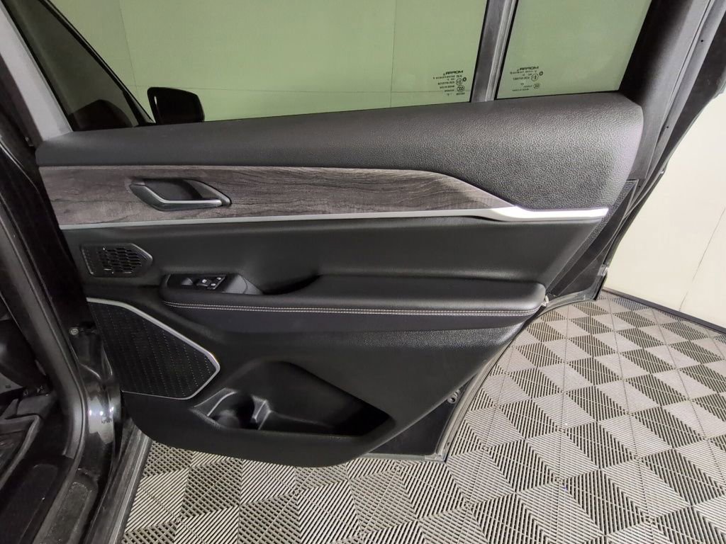 Certified 2021 Jeep Grand Cherokee L Limited AWD/4WD image 40