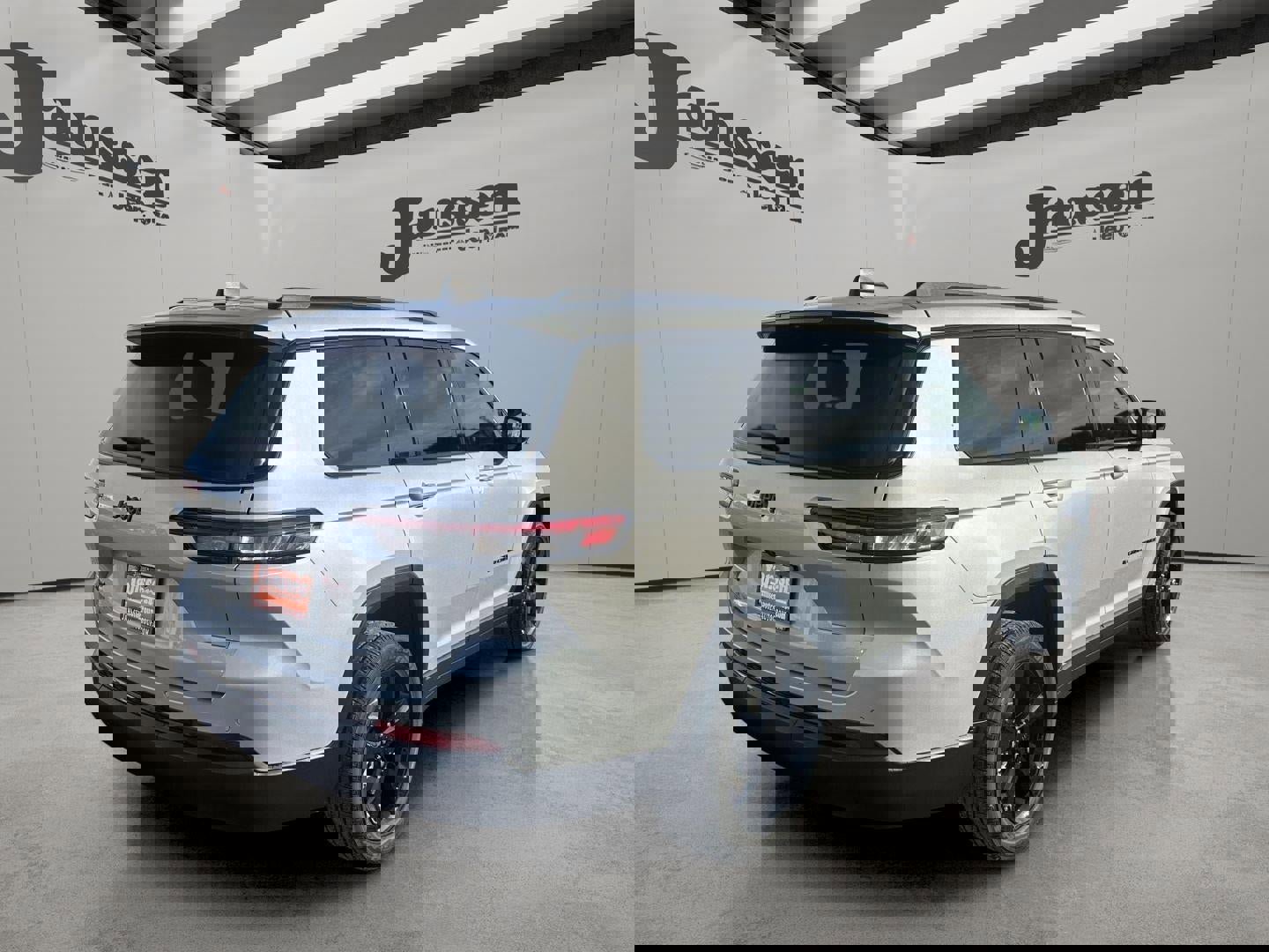 New 2025 Jeep Grand Cherokee L Altitude image 4