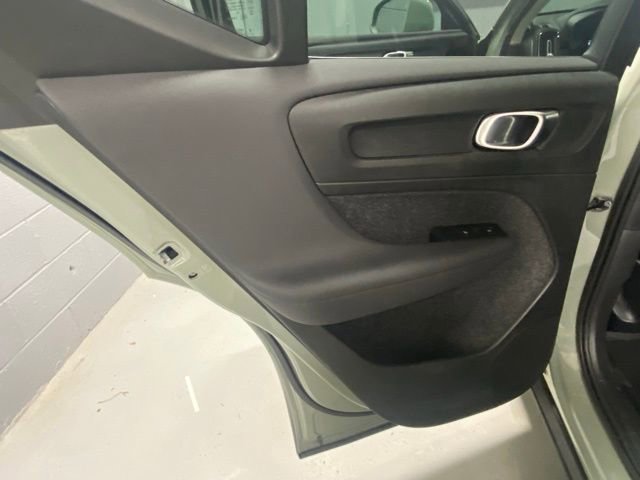 Certified 2025 Volvo XC40 B5 Core AWD/4WD image 8