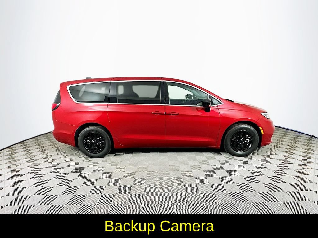 Used 2025 Chrysler Pacifica Select FWD image 11