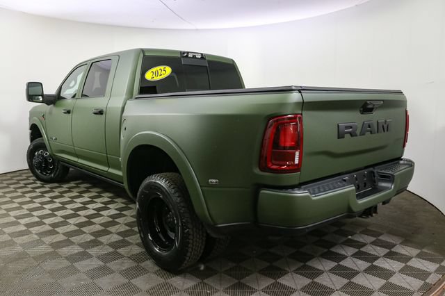 Used 2025 RAM 3500 Limited AWD/4WD image 9