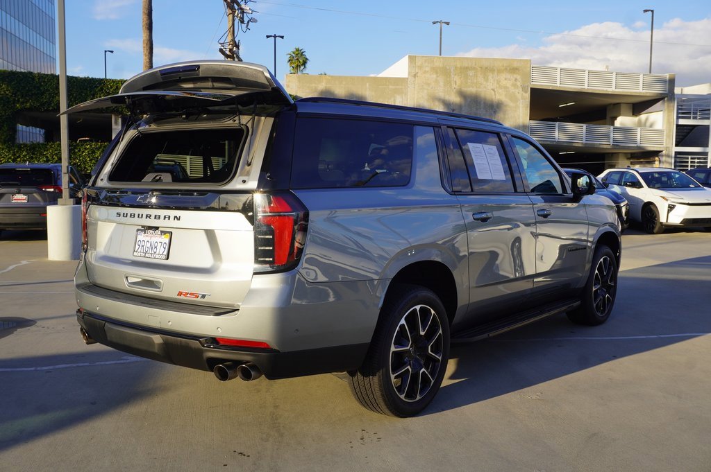 Used 2025 Chevrolet Suburban RST image 6