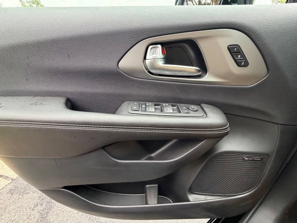 New 2027 Chrysler Pacifica Limited FWD image 27