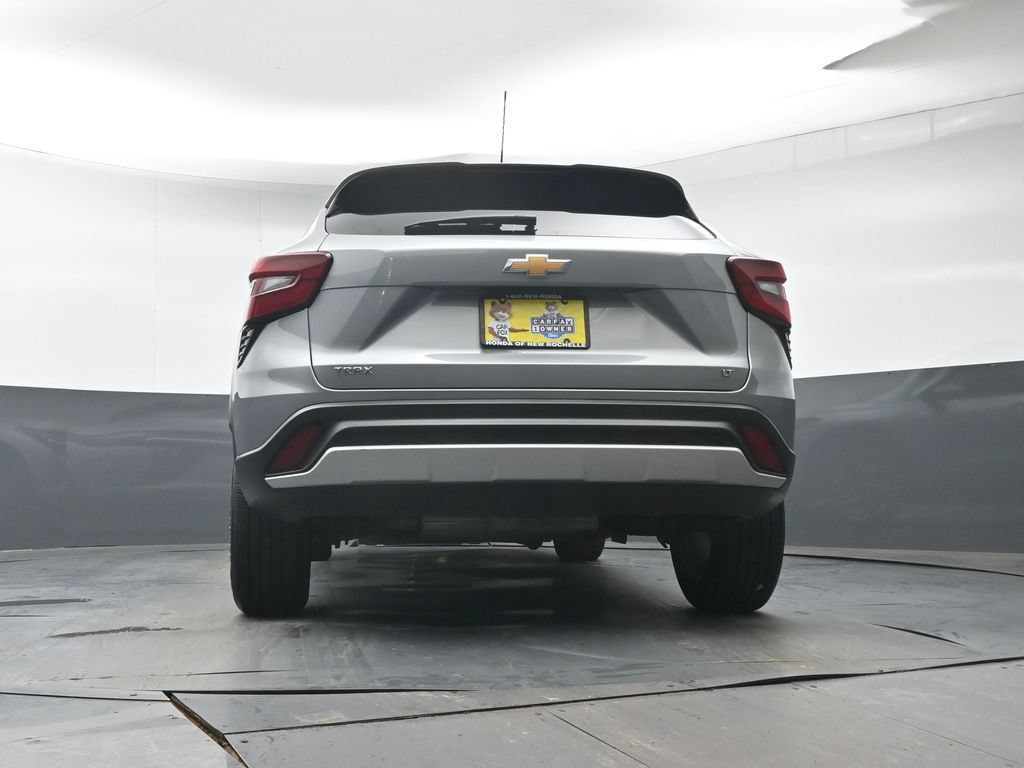 Used 2025 Chevrolet Trax LT FWD image 25