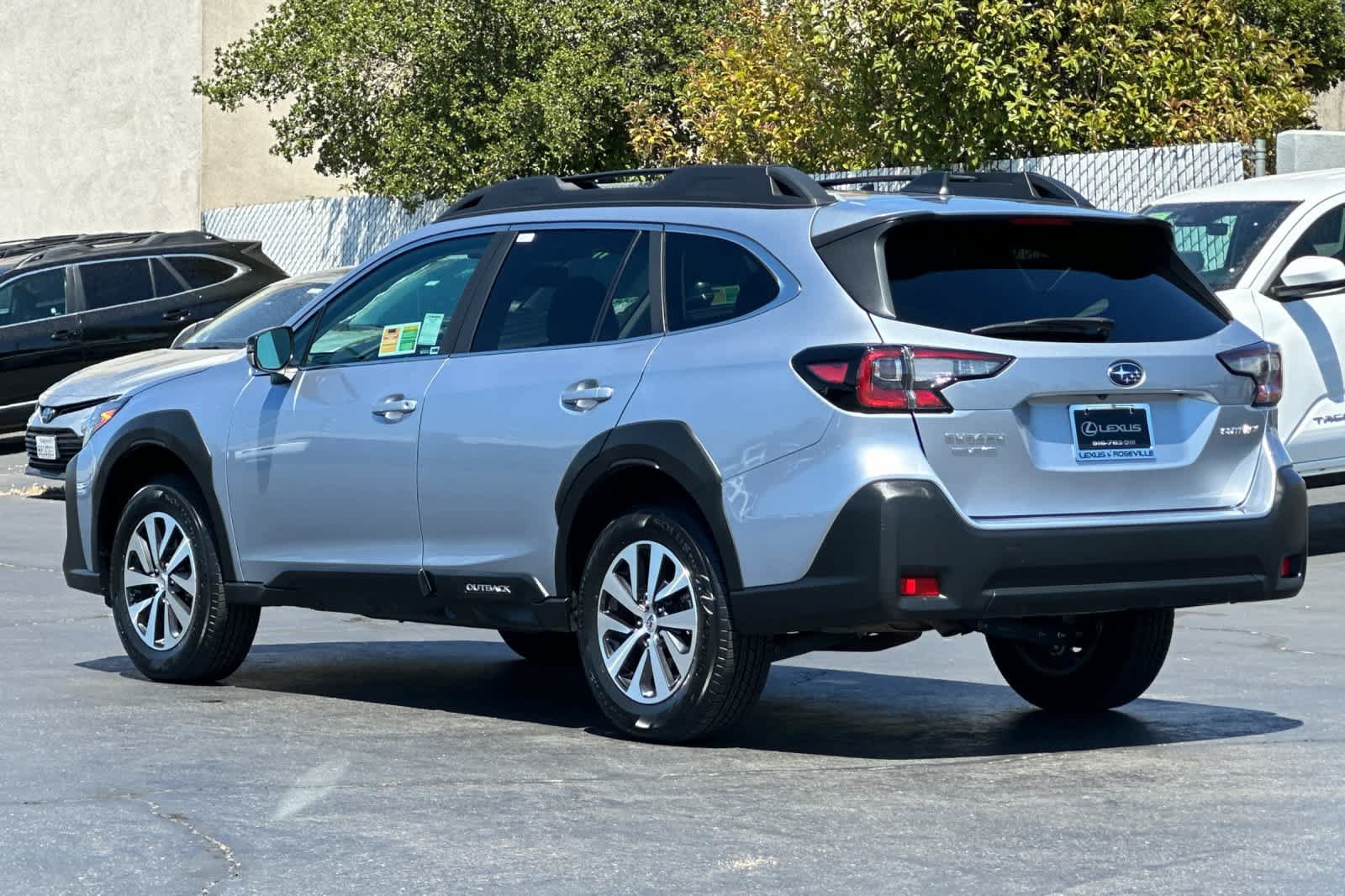 Used 2024 Subaru Outback Premium AWD/4WD image 7