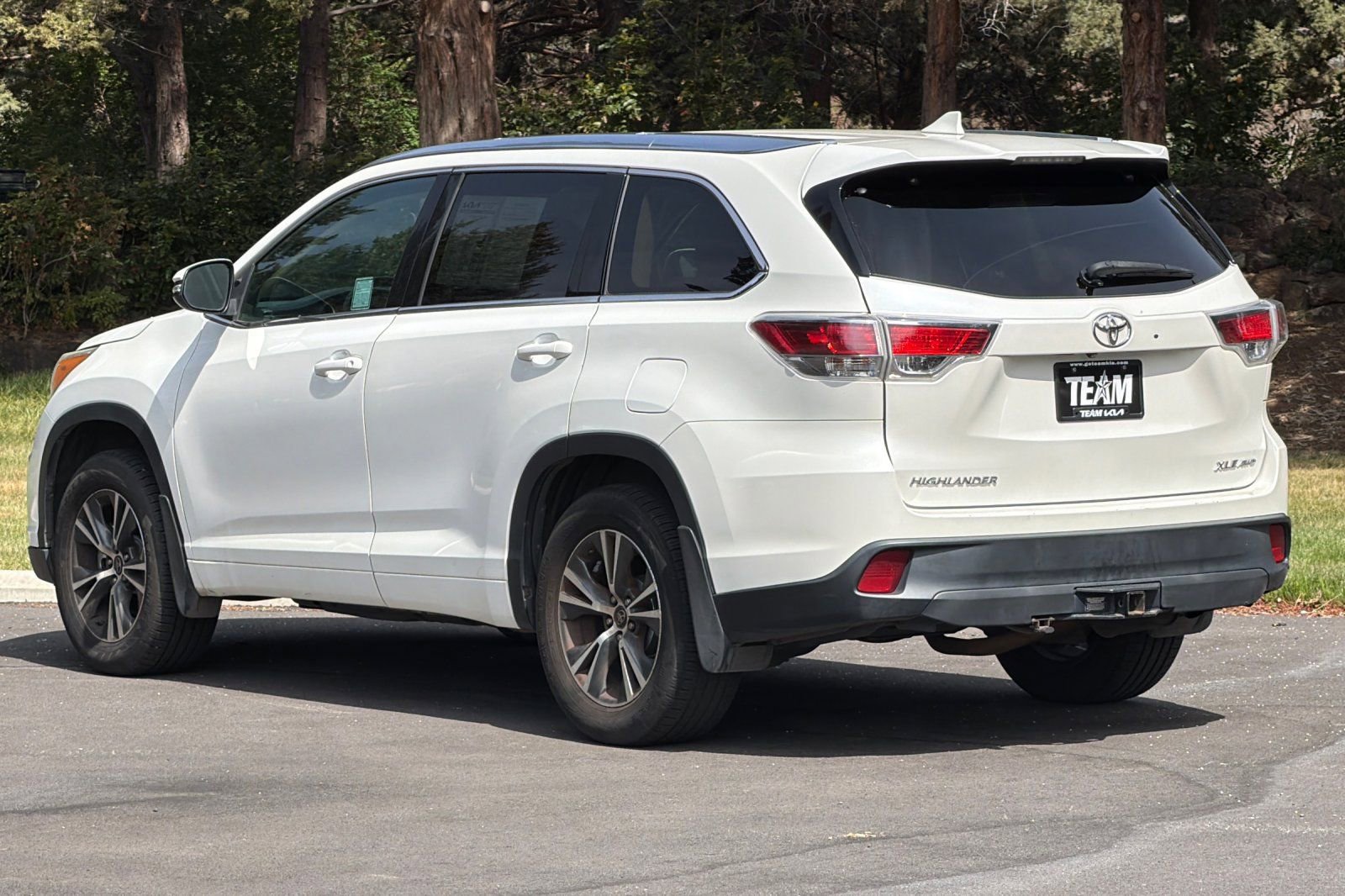 Used 2016 Toyota Highlander XLE AWD/4WD image 6