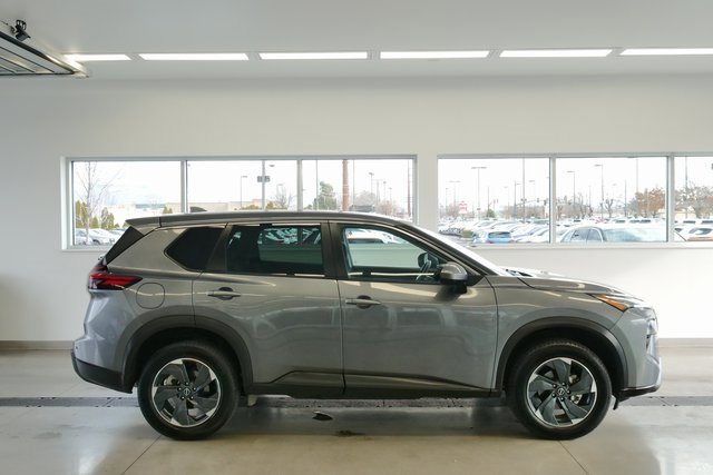 Used 2025 Nissan Rogue SV image 7