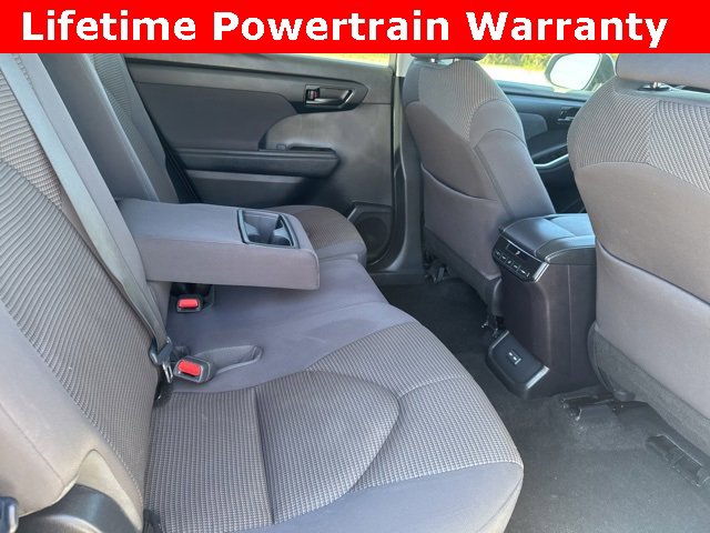 Used 2023 Toyota Highlander LE image 17