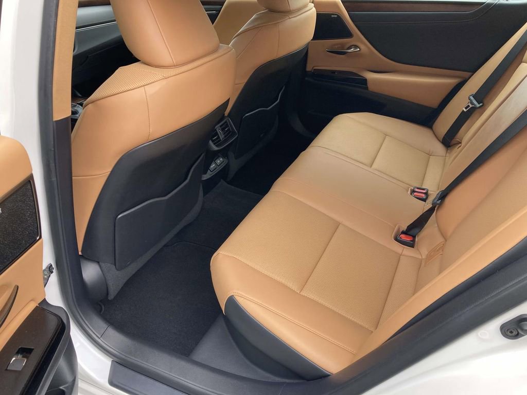 Used 2022 Lexus ES 300h w/ Premium Package FWD image 9