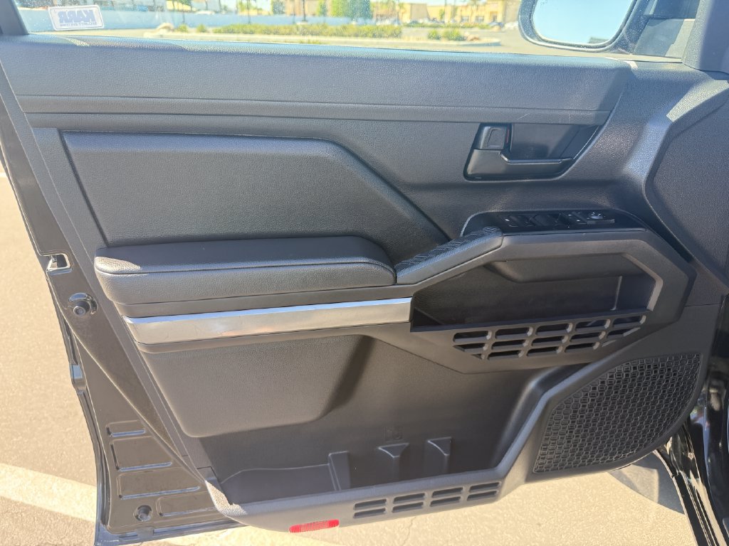 Used 2025 Toyota Tacoma SR5 AWD/4WD image 10