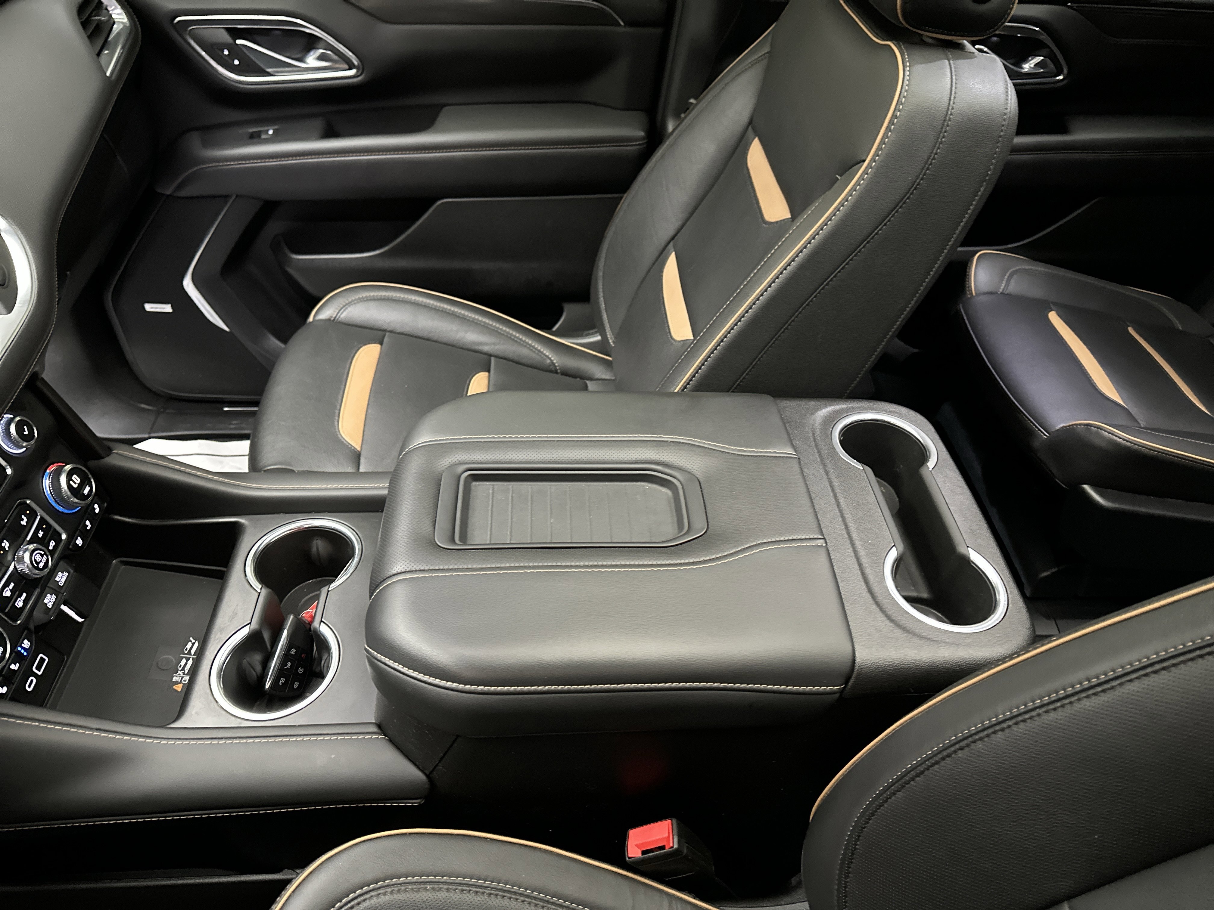 Used 2023 GMC Yukon XL AT4 image 44