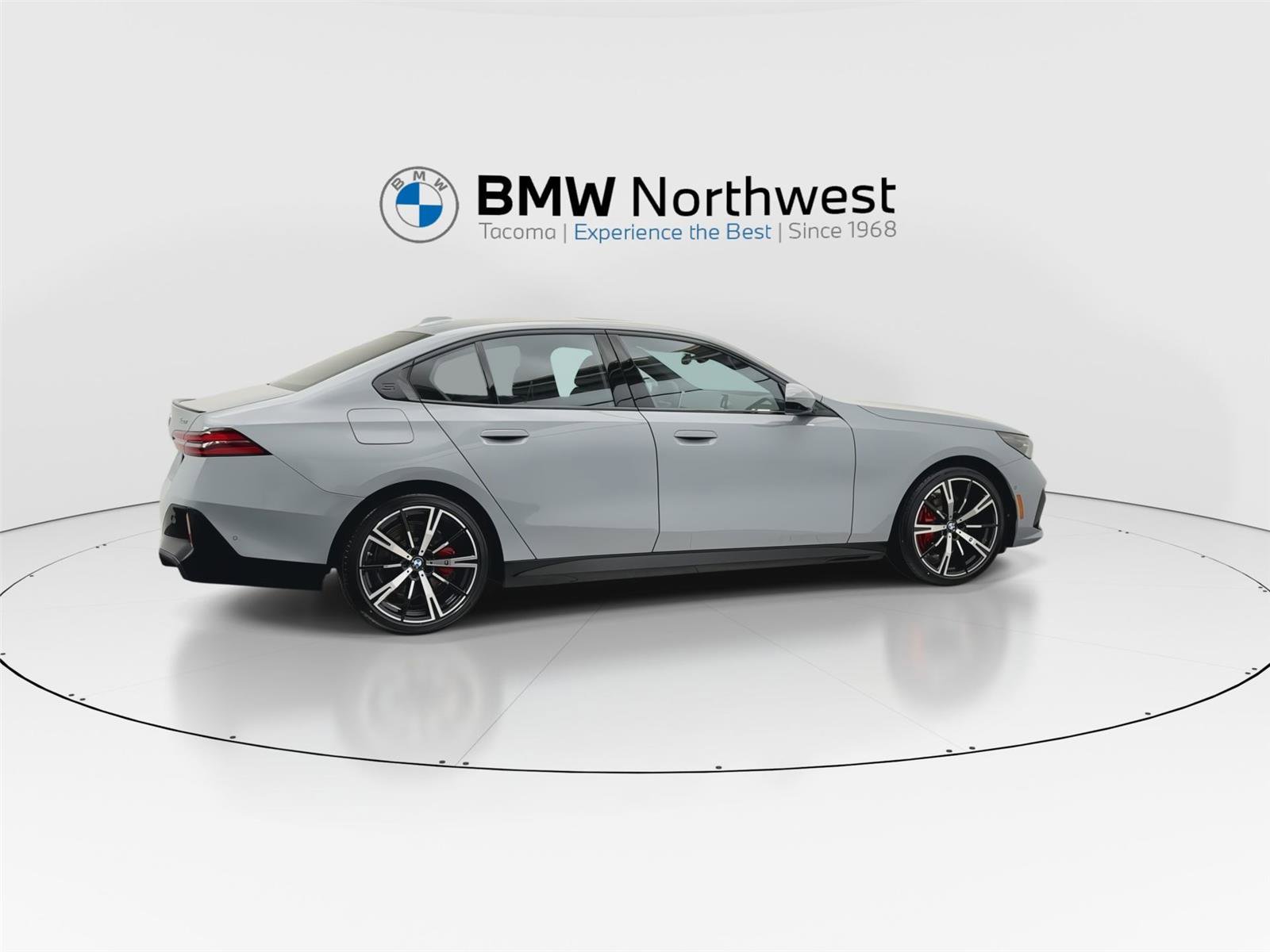 Used 2026 BMW 530i xDrive w/ M Sport Package image 4