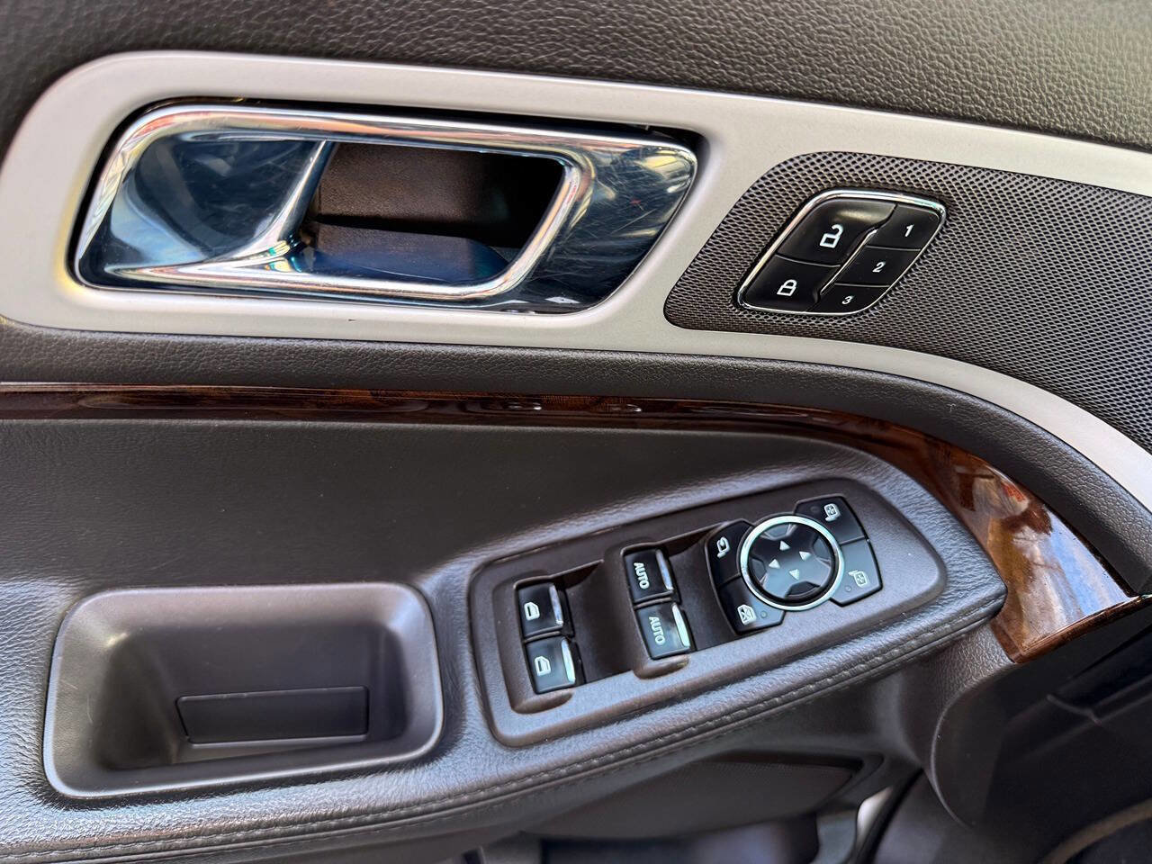 Used 2013 Ford Explorer Limited image 45