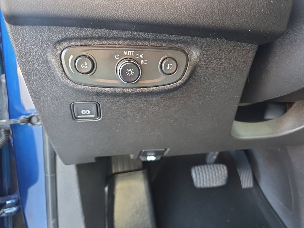 Used 2022 GMC Terrain SLT image 21