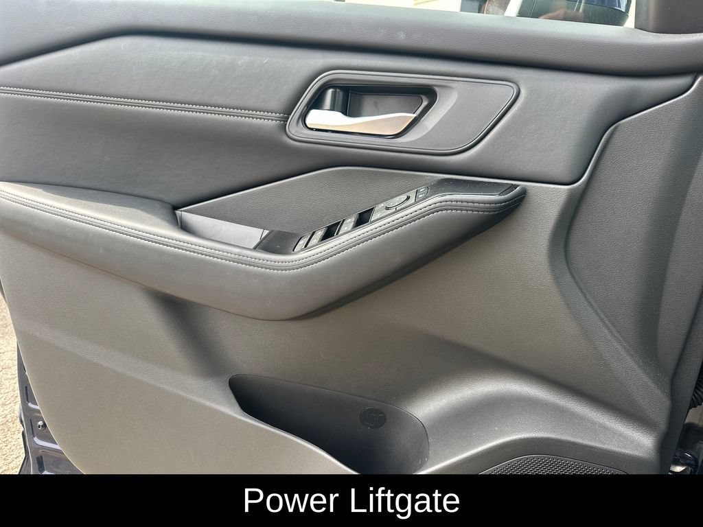 Used 2025 Nissan Rogue SV w/ SV Premium Package FWD image 13